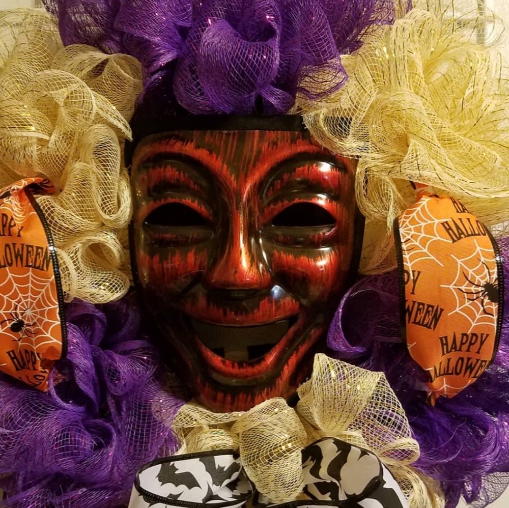 Handmade rustic finish scull mask wreath - Picture 8 of 9